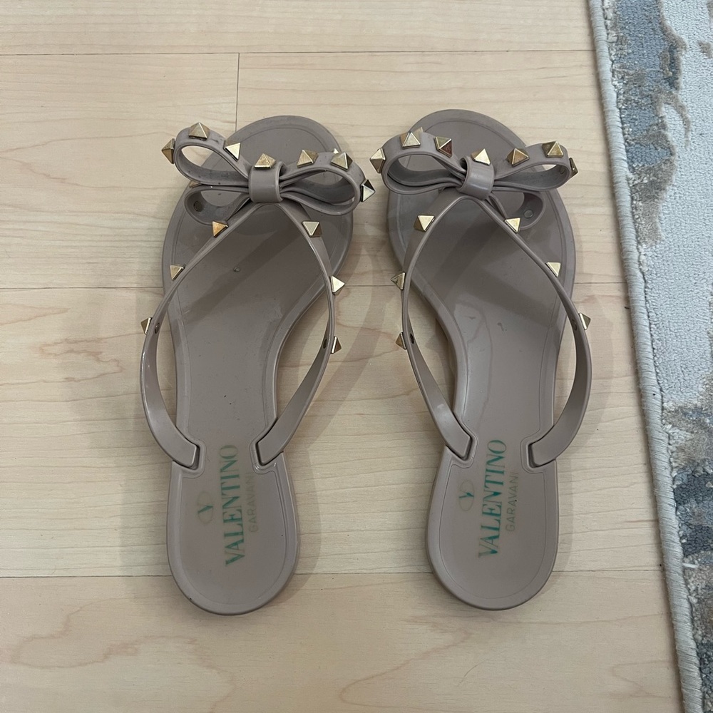 Valentino rockstud flip flops